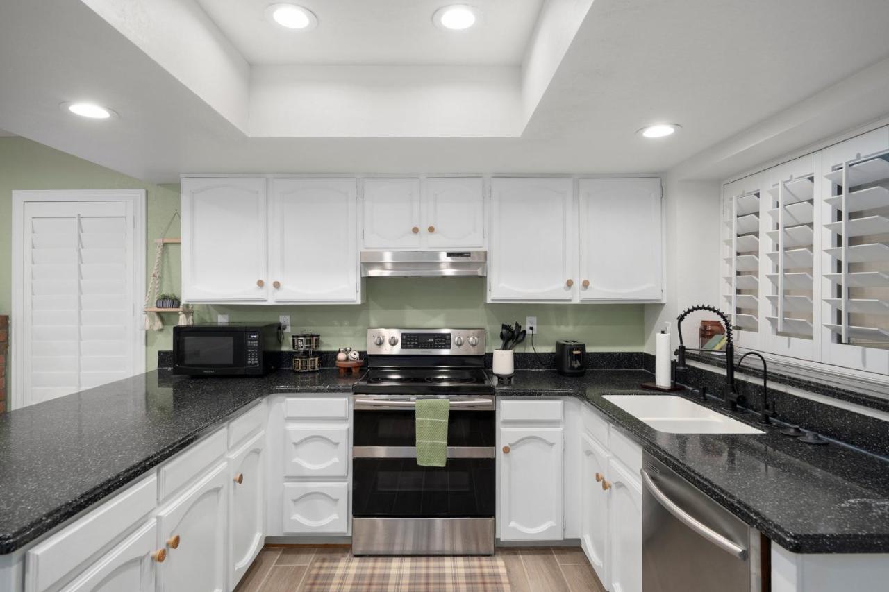 Large Pool With Diving Board, Remodeled 3Bdrm, Near State Farm Stdm And More! Peoria Extérieur photo